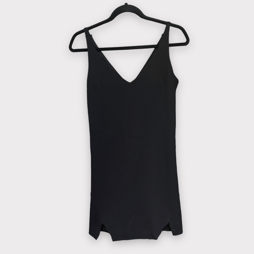 Luluโs black mini dress EUC